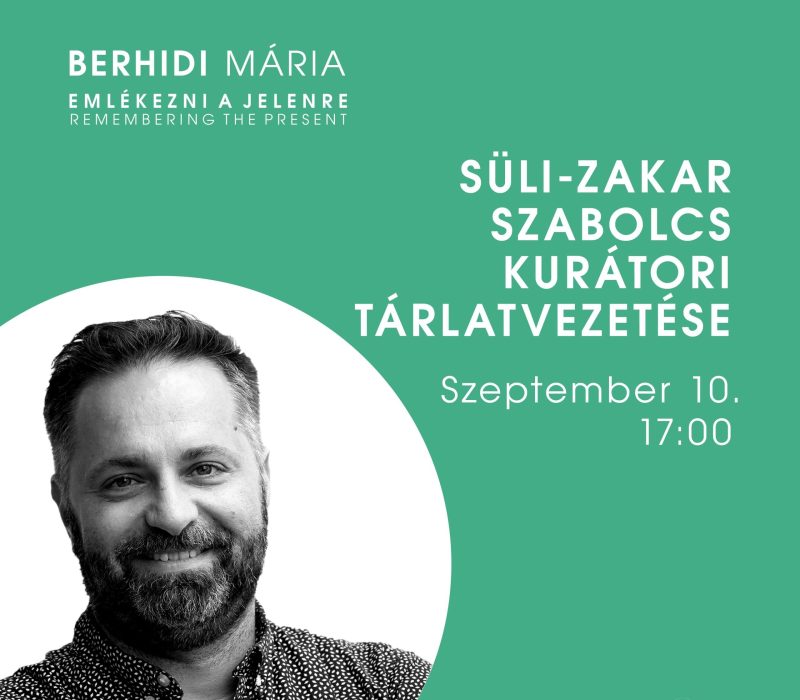 Süli-Zakar Szabolcs tárlatvezetése Berhidi Mária – Emlékezni a jelenre életmű-kiállításán