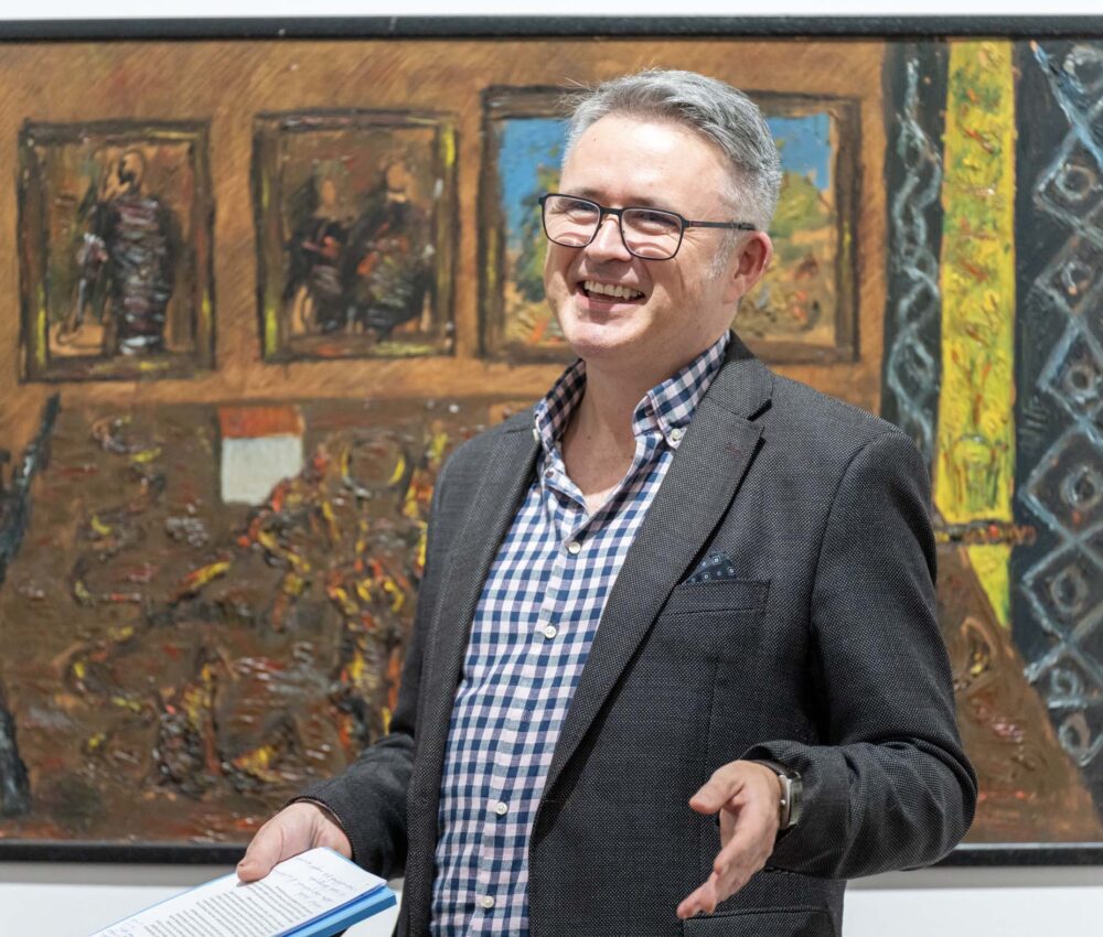 Dr. Domján Mihály pszichoterapeuta szakorvos tárlatvezetése a Testek és emlékek című kiállításon