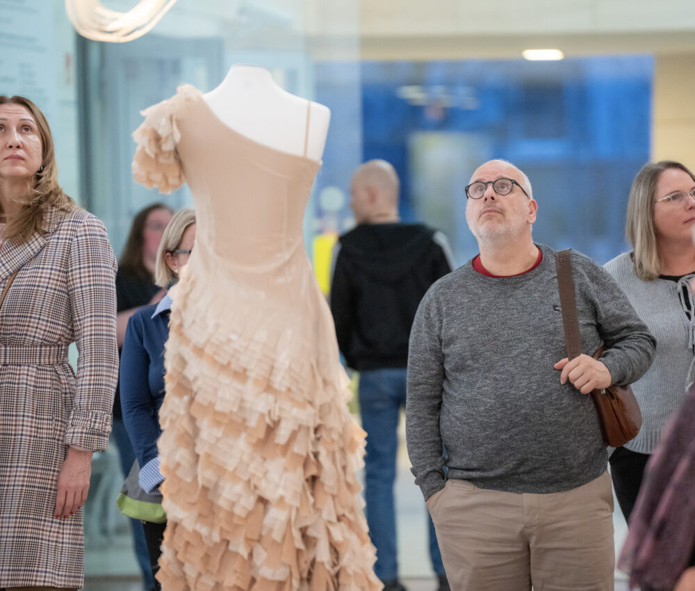 Dr. Horváth Judit kurátori tárlatvezetése az Időmimikri című kiállításon