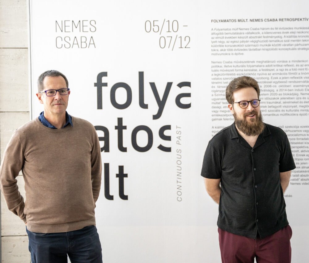 Mélyi József művészettörténész tárlatvezetése a Nemes Csaba – Folyamatos múlt című kiállításon