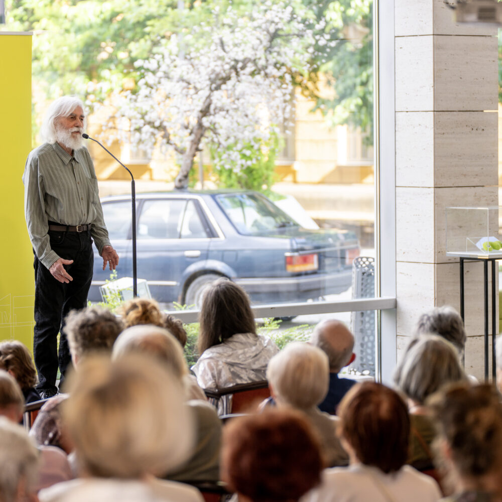 Kiállításmegnyitó: Kányási Holb Margit – Anyagba vetett rítusok