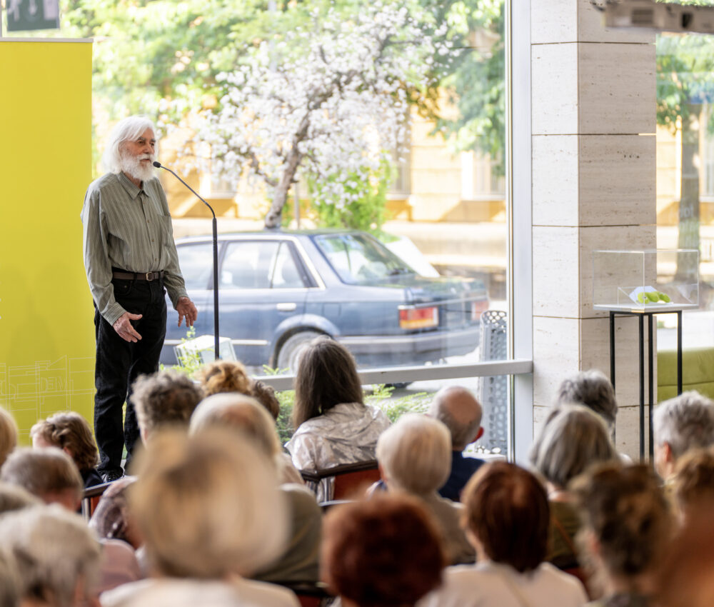 Kiállításmegnyitó: Kányási Holb Margit – Anyagba vetett rítusok