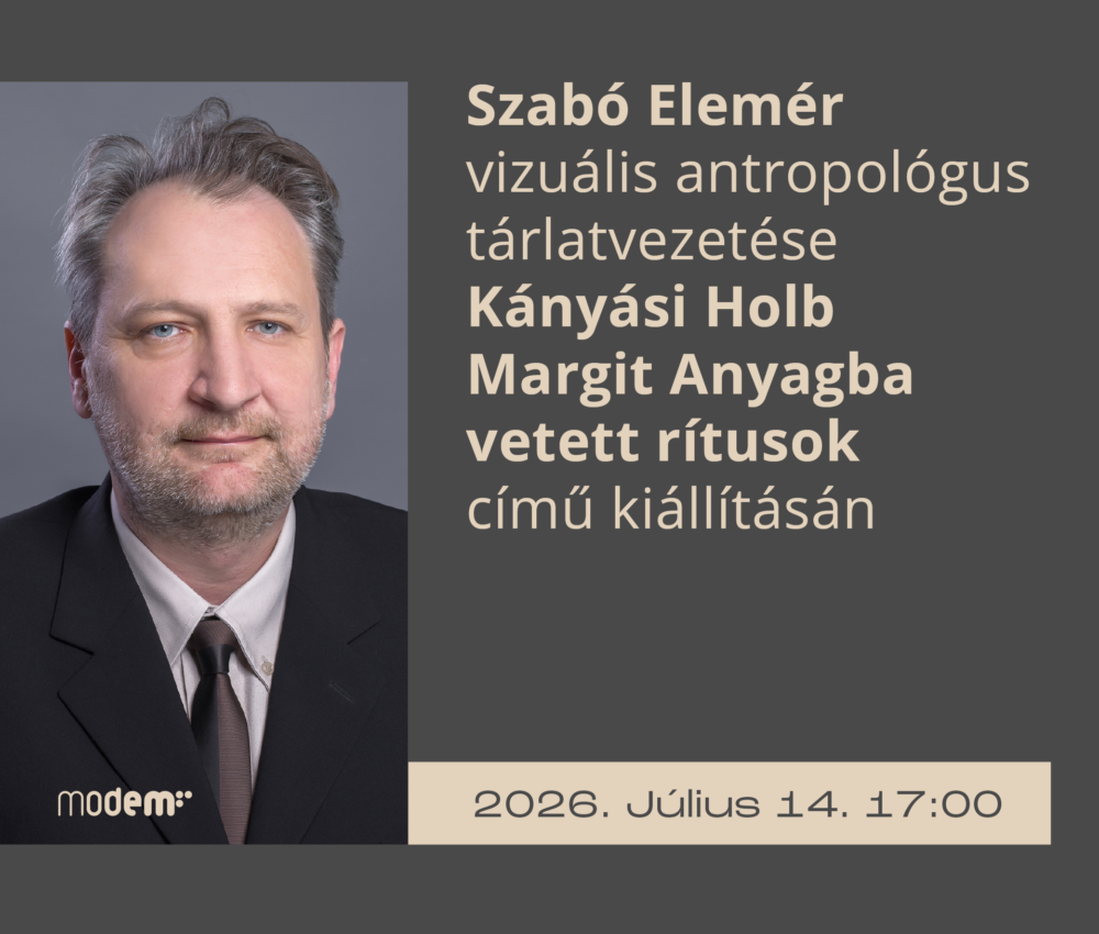 Szabó Elemér vizuális antropológus tárlatvezetése Kányási Holb Margit Anyagba vetett rítusok című kiállításán